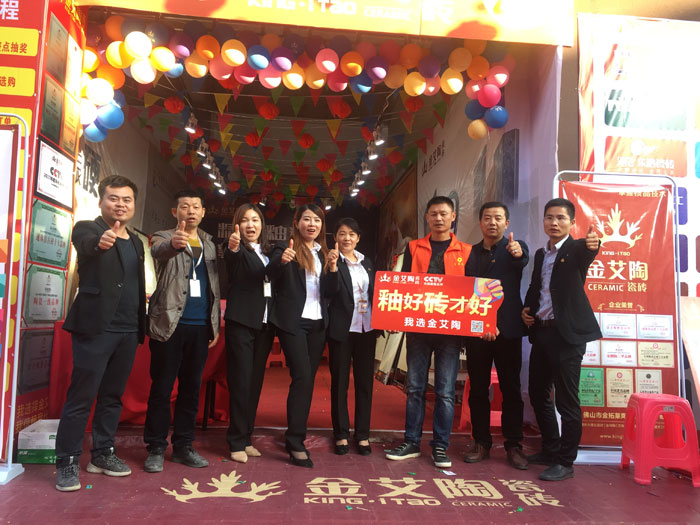 2017年11月5日，百盟光彩建材大市场邀约30家成人糖心VLOG视频商家联合举办了本次的家居建材团购会，参加活动的消费者将现场的氛围不断推向高潮，糖心LOGO柚子猫陶瓷砖成人糖心VLOG视频展位无论人气、销售都取得空前成功，彰显成人糖心VLOG视频大气风范。